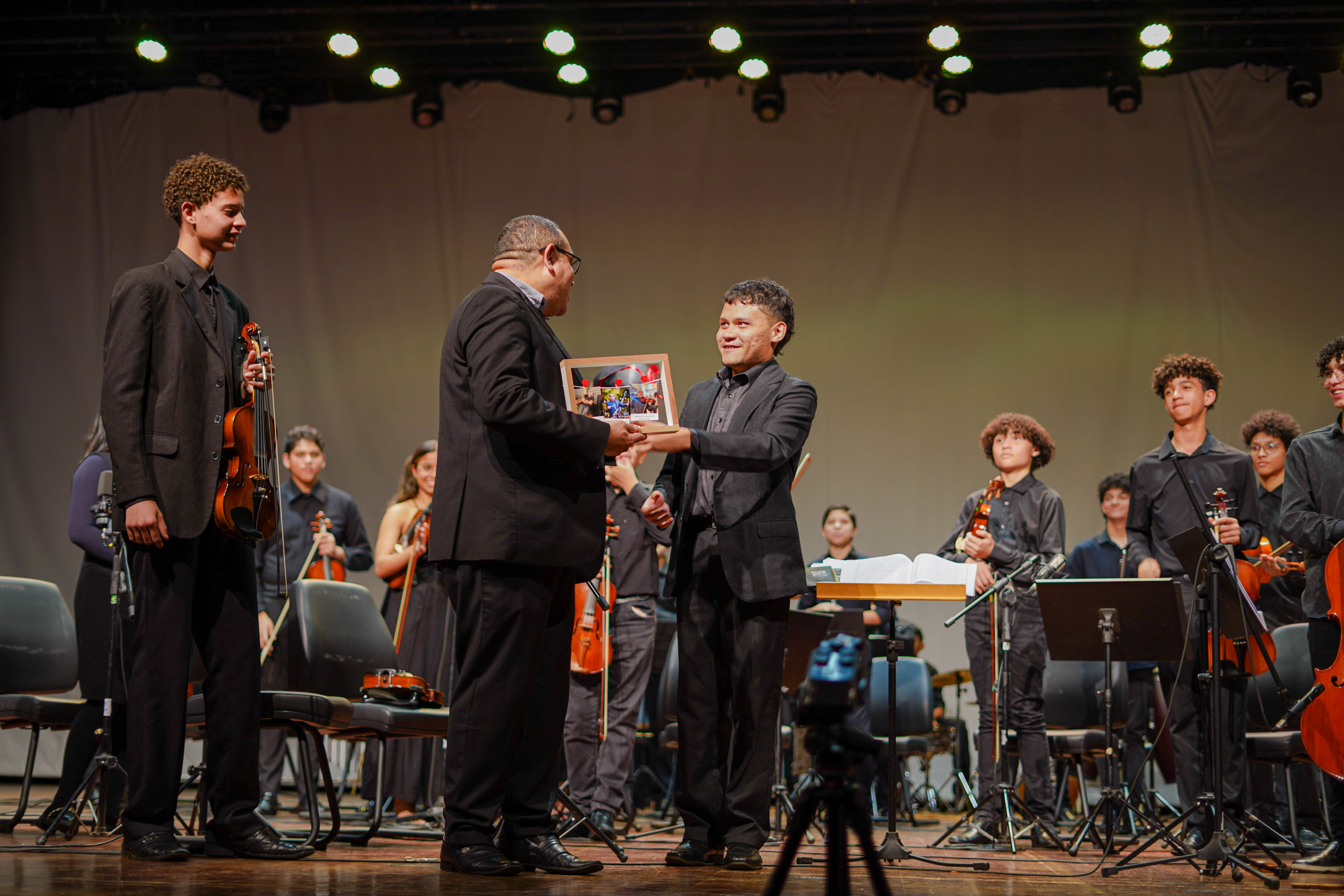Orquestra Jovem Sesc MS abre show de Michel Teló na Semana S
